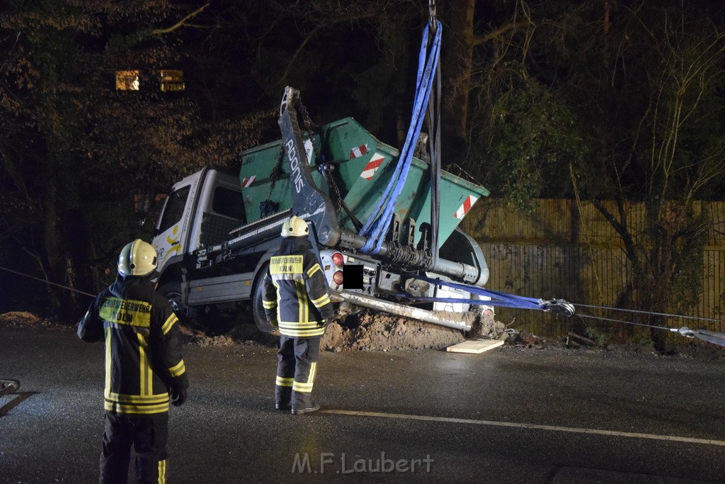 Container LKW umgestuerzt Koeln Brueck Bruecker- Dellbruecker Mauspfad P463.JPG - Miklos Laubert